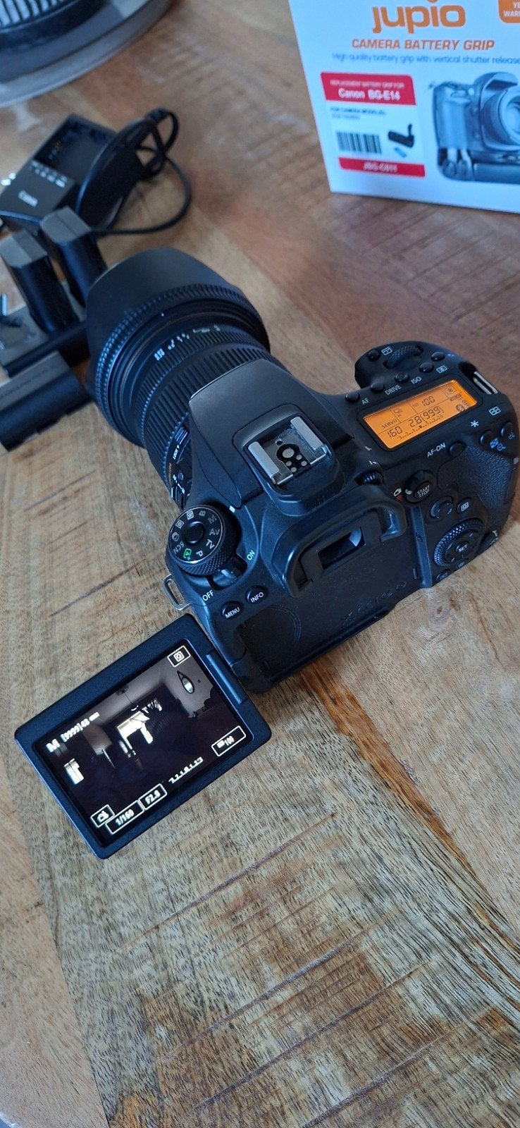 canon 90d + sigma 17-50 2.8 + batterygrip + extras, Ophalen of Verzenden, Zo goed als nieuw, Canon, Geen optische zoom