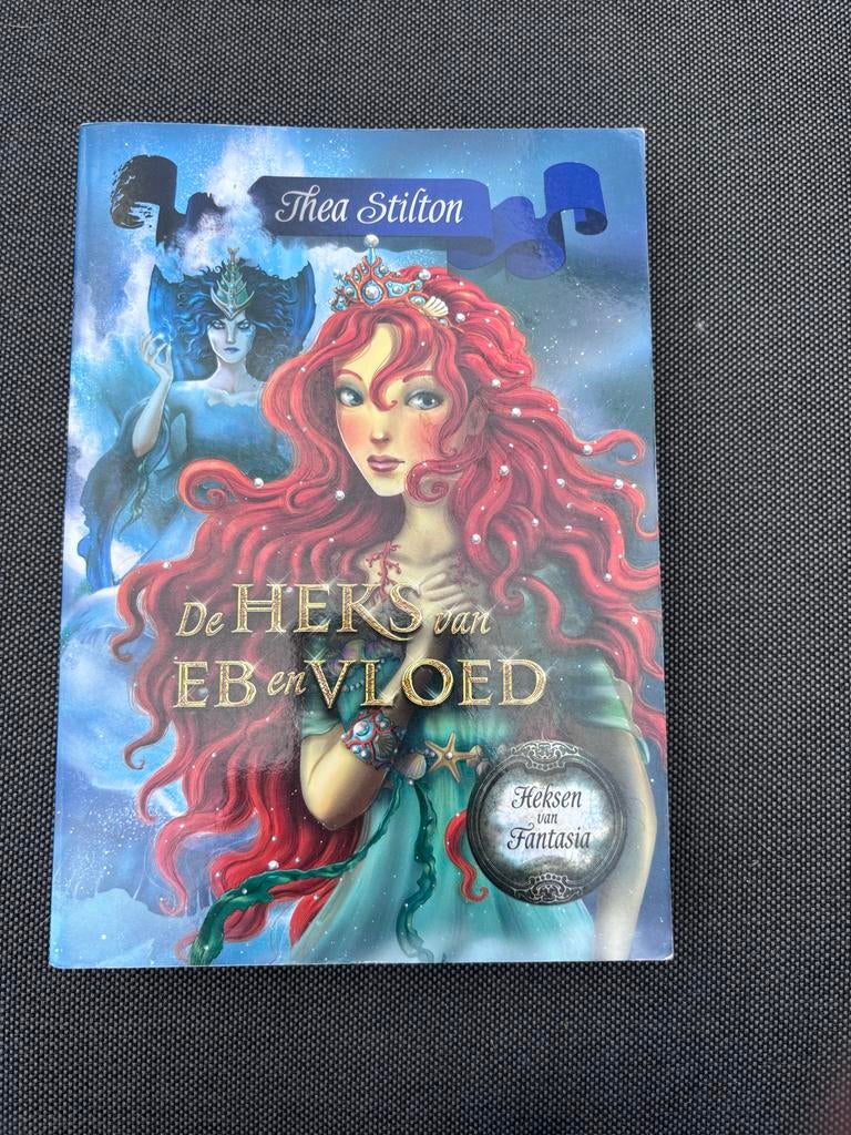 Thea Stilton - De Heks van Eb en Vloed (Heksen van Fantasia), Boeken, Ophalen, Zo goed als nieuw