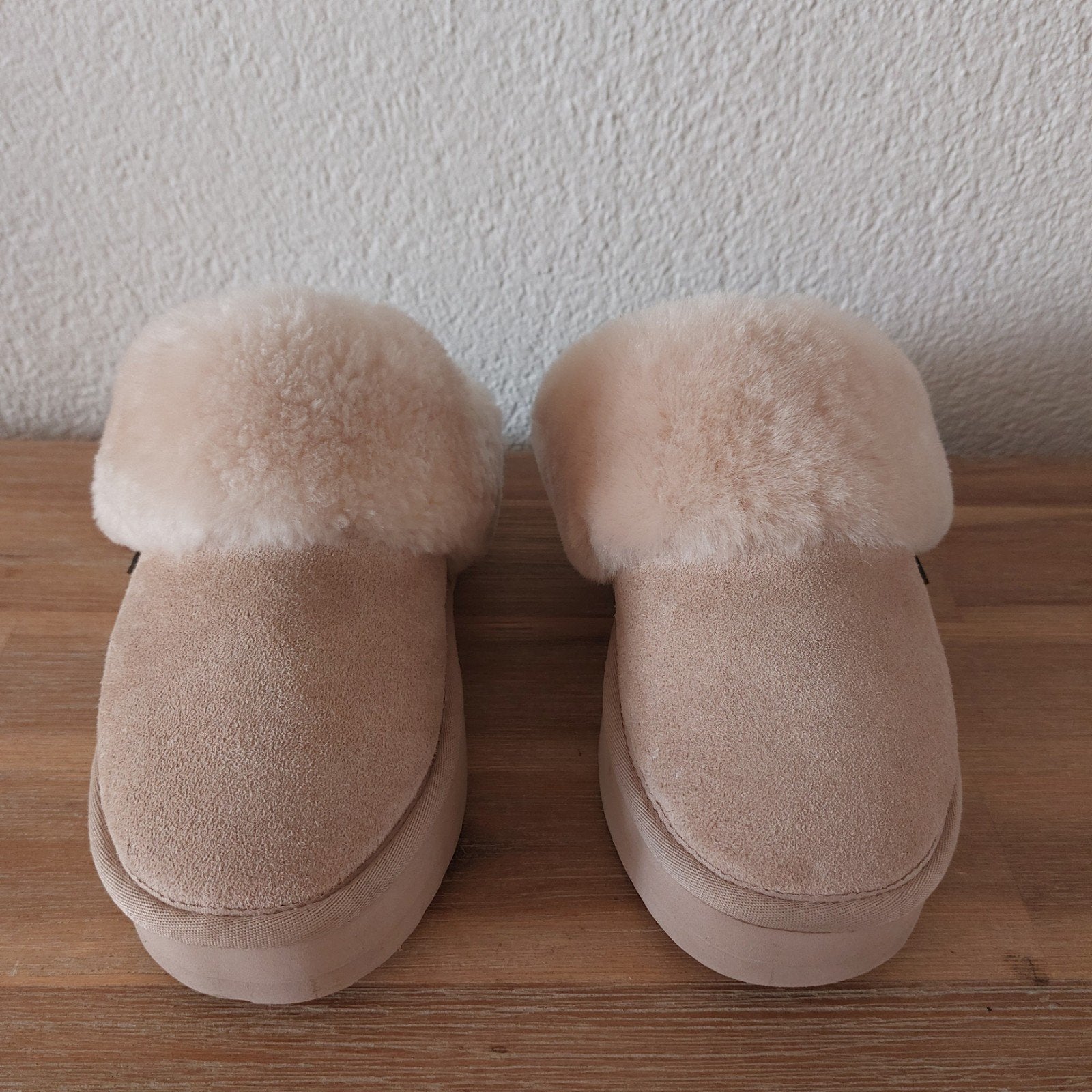 Beige Warmbat pantoffels maat 36, Ophalen of Verzenden, Zo goed als nieuw, Beige, Pantoffels of Sloffen