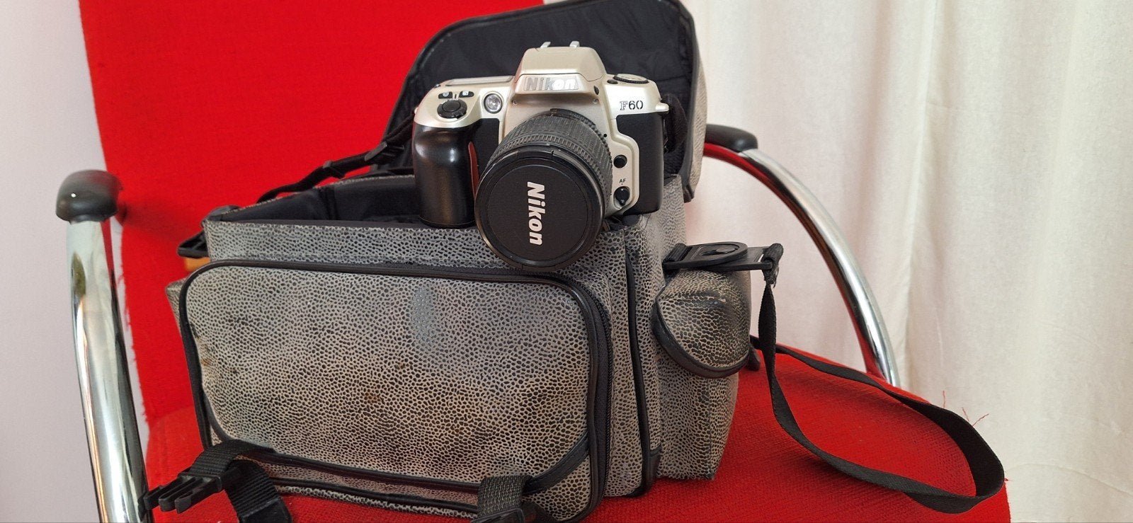 Te koop Nikon F60 Camera en Manfrotto Statief, Ophalen, Gebruikt, Spiegelreflex, Nikon