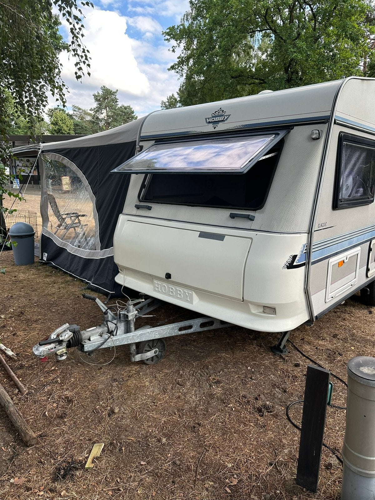 Te koop, Hobby Classic 440 uit 1994 incl voortent en luifel, Caravans en Kamperen, Hobby, Omvormbare zithoek, Treinzit, Particulier