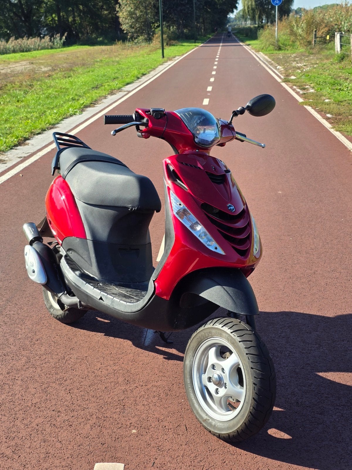piaggio zip 2 takt geel kenteken (veel nieuwe onderdelen), Ophalen, Tweetakt, Zip, Zo goed als nieuw