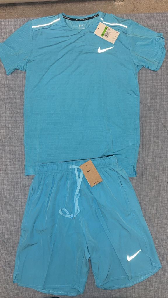Nike setjes, Nieuw, Ophalen of Verzenden, Algemeen, Maat 48/50 (M)