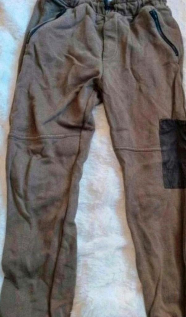 Zara Joggingbroek Maat 128 Legergroen, Broek, Jongen of Meisje, Ophalen of Verzenden, Zo goed als nieuw