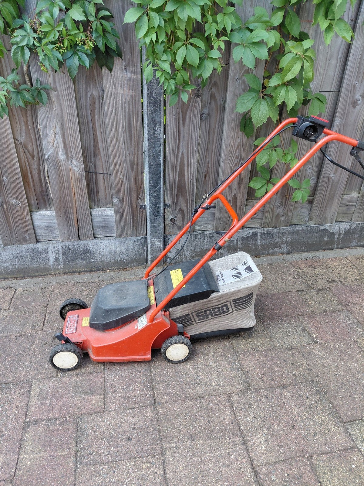 Sabo Grasmaaier EL 32 met opvangbak - Goede staat, Tuin en Terras, Grasmaaiers, Ophalen