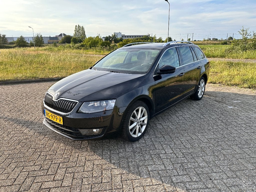 Skoda Octavia Combi, Automaat 1.0 TSI Greentech Style 2017, Auto's, Skoda, Zwart, Origineel Nederlands, Stationwagon, 630 kg