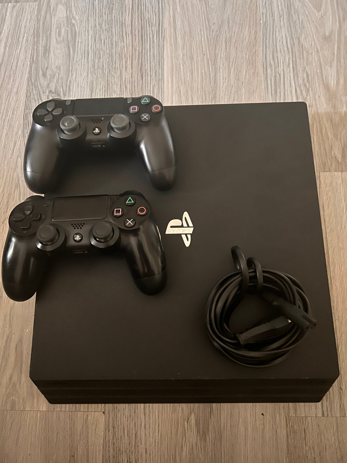 Playstation (PS4) met kabels en controllers, Gebruikt, Met 2 controllers, Ophalen of Verzenden, 1 TB