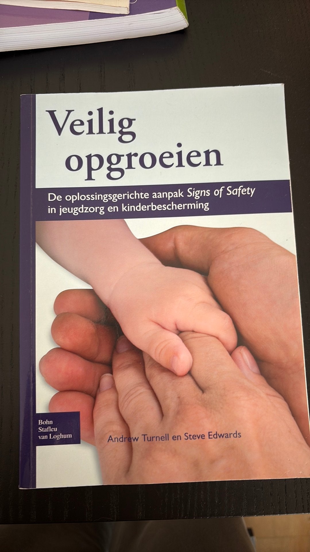 A. Turnell - Veilig opgroeien (boek), Ophalen of Verzenden, Zo goed als nieuw, A. Turnell; Selden Edwards