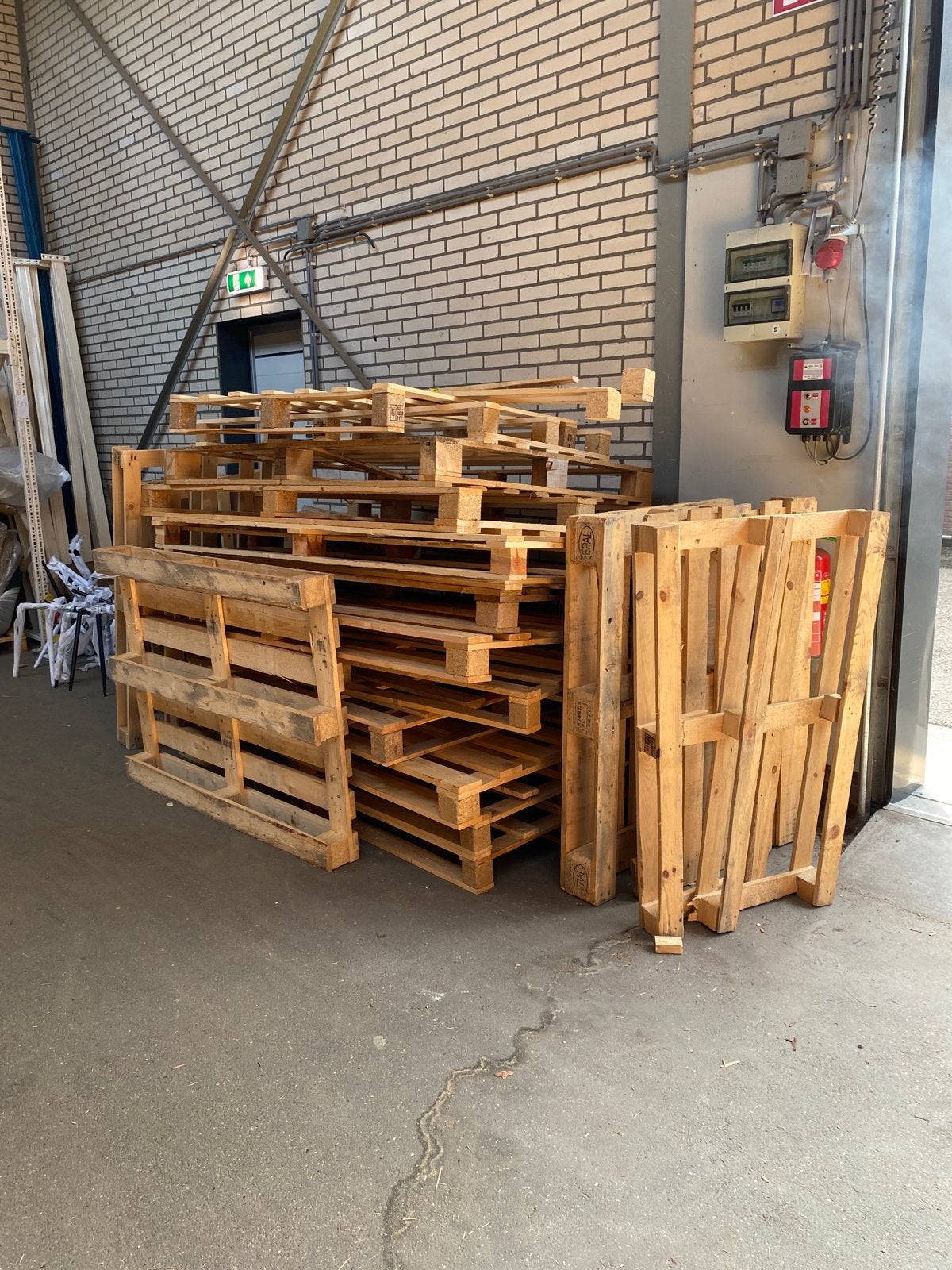 Diverse pallets - gratis af te halen, Doe-het-zelf en Verbouw, Hout en Planken, Ophalen, Gebruikt, 50 mm of meer, Pallet