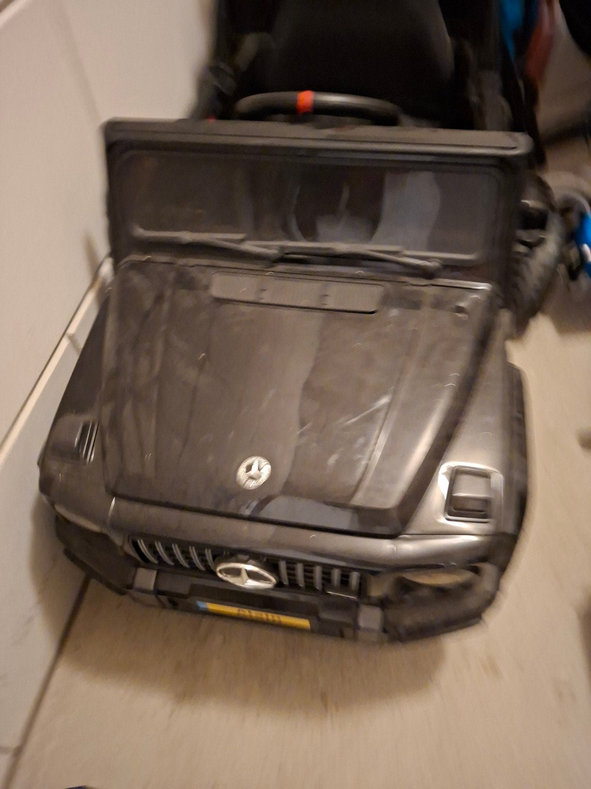 Elektrische kinderauto (Mercedes-Benz G-klasse), Kinderen en Baby's, Zo goed als nieuw