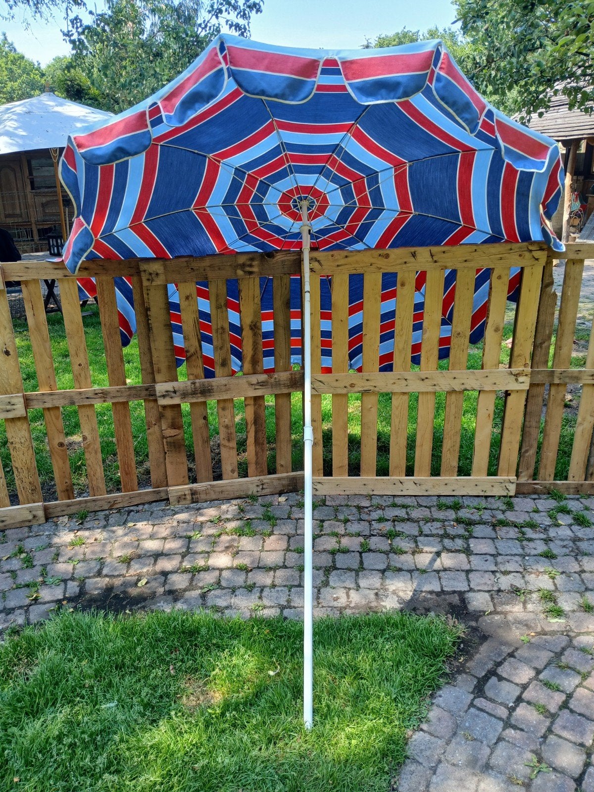 Vintage Strandparasol rood/blauw gestreept, Ophalen of Verzenden, 1 tot 2 meter