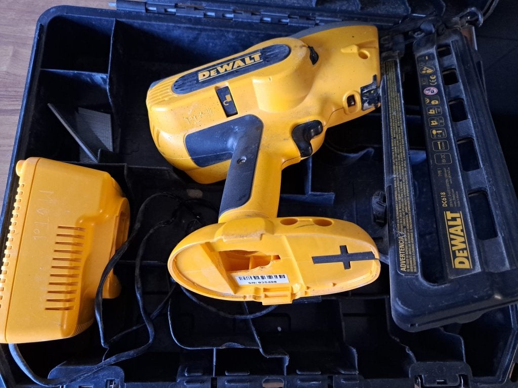 DeWalt DC618 Tacker/Nietmachine - Werkt niet 100%, Doe-het-zelf en Verbouw, Gereedschap | Handgereedschap, Ophalen, Gebruikt, Tacker/nietmachine