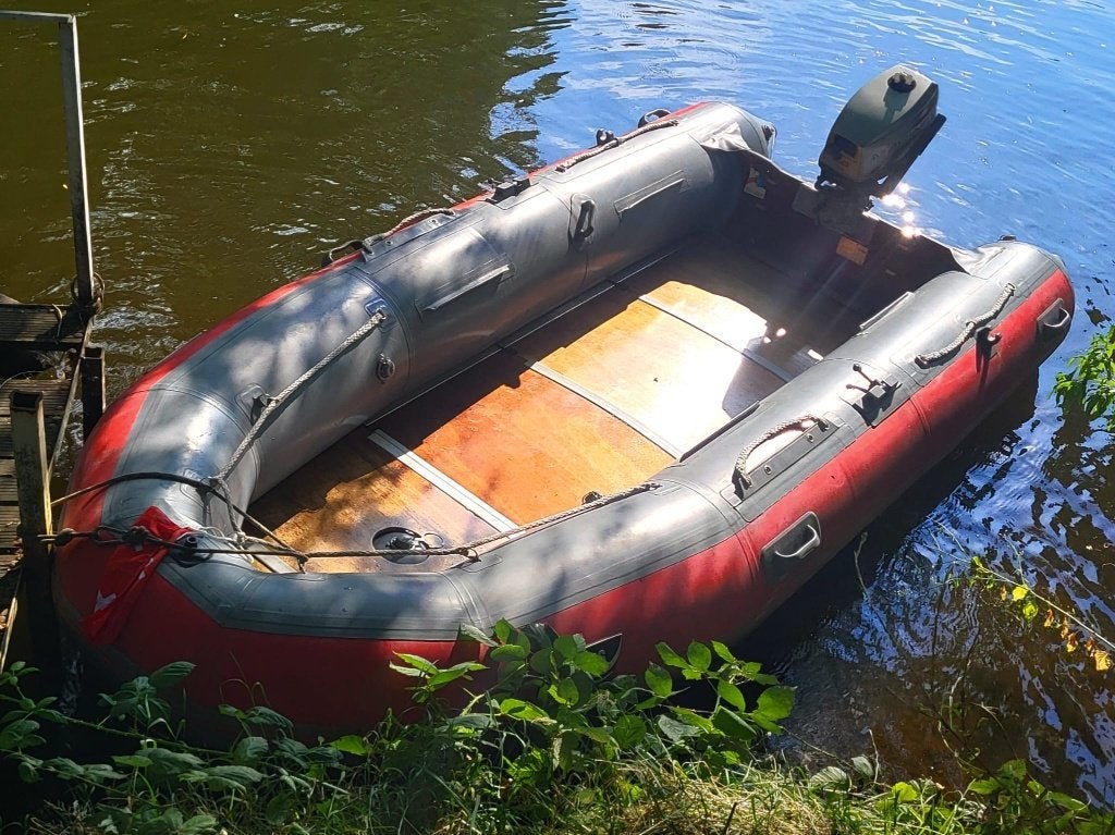 Achilles SE-121 rubberboot + Mariner 5 PK buitenboordmotor