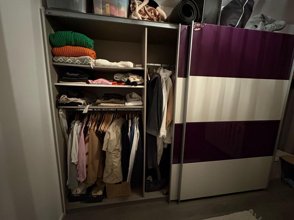Zweefdeurkast Quadra - Ruime Kledingkast met Stijl, Huis en Inrichting, Ophalen, Overige materialen, Gebruikt, 200 cm of meer