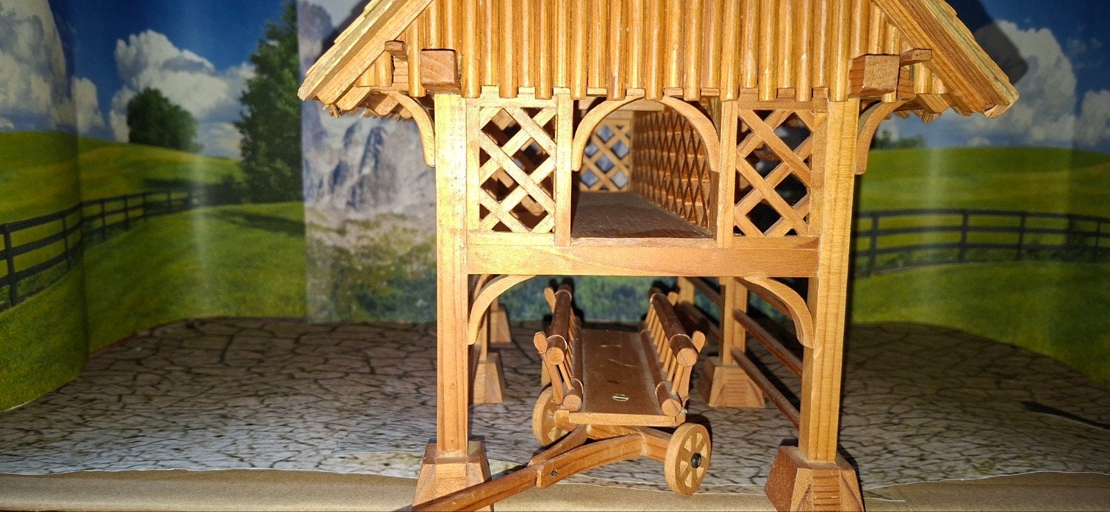 Handgemaakt Sloveens huisje met hooischuur en hooiwagen, Ophalen of Verzenden