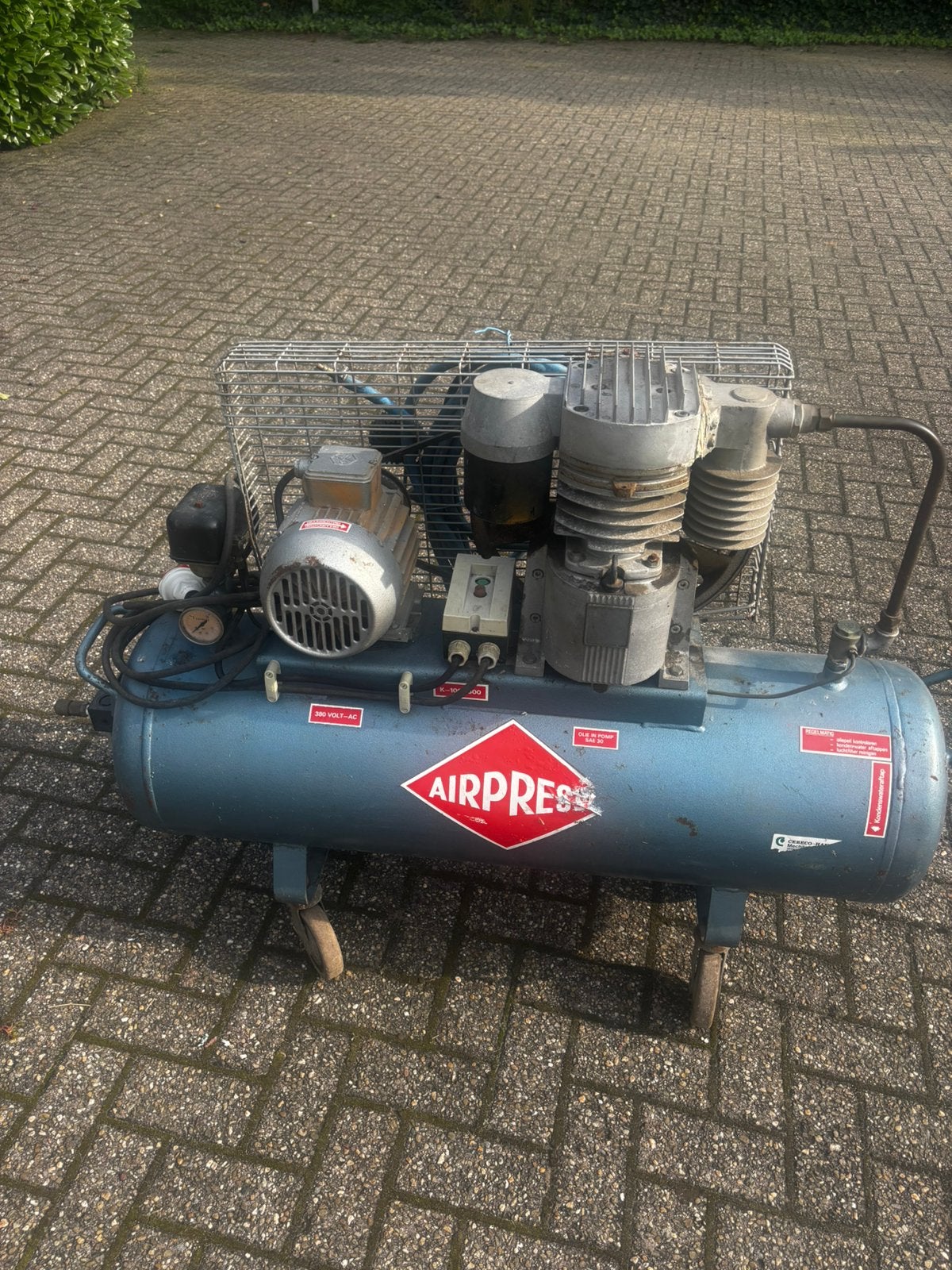 Compressor, 100 liter of meer, Ophalen, Zo goed als nieuw, Minder dan 200 liter/min