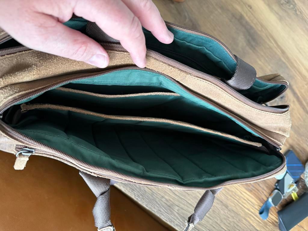 Cargo Laptoptas van ruw leer - 44x38cm, Computers en Software, Laptoptassen, Ophalen, Gebruikt, Bruin, 17 inch of meer