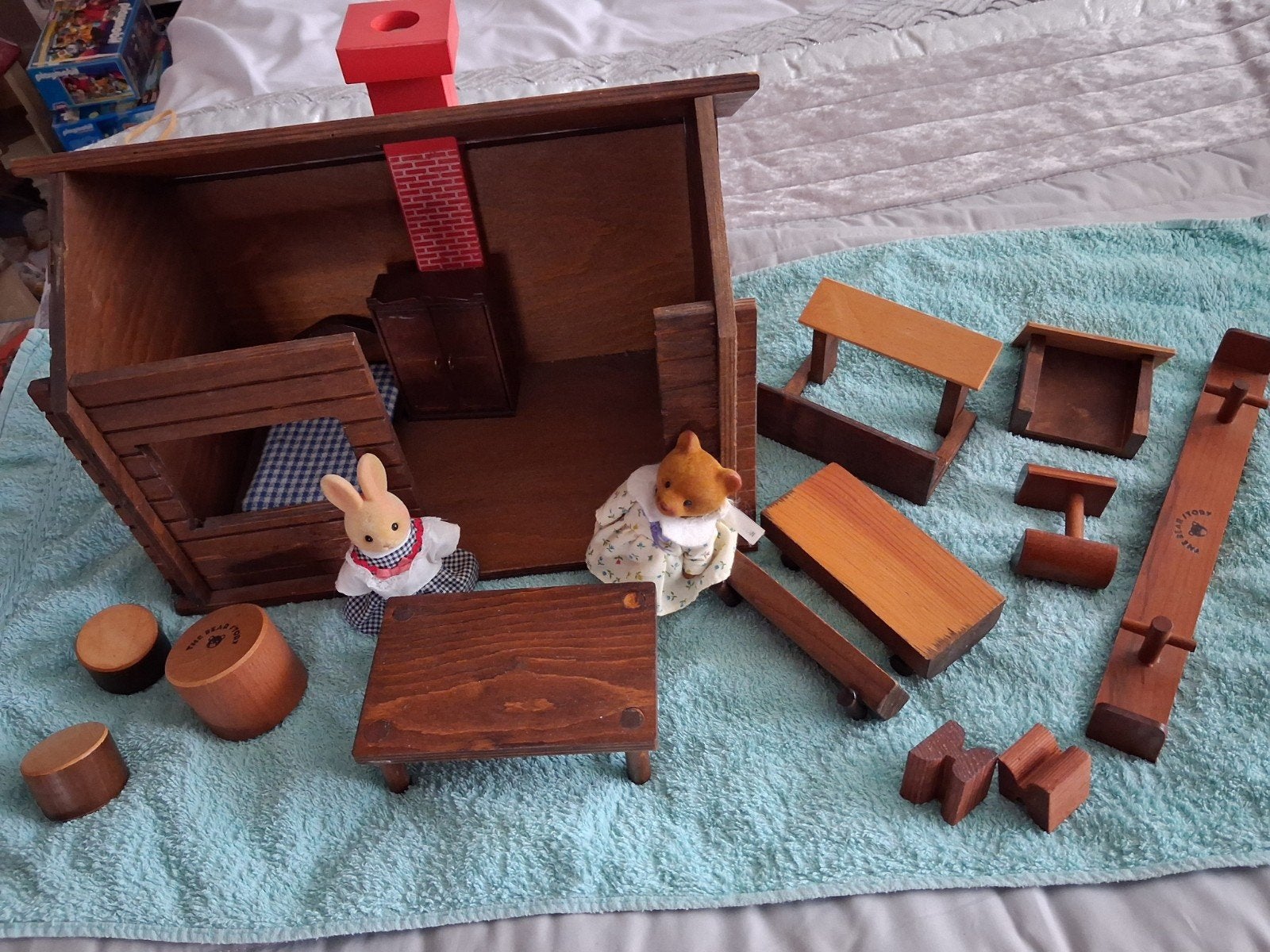 vintage berenhuis met meubels hout, Ophalen, Zo goed als nieuw, Poppenhuis