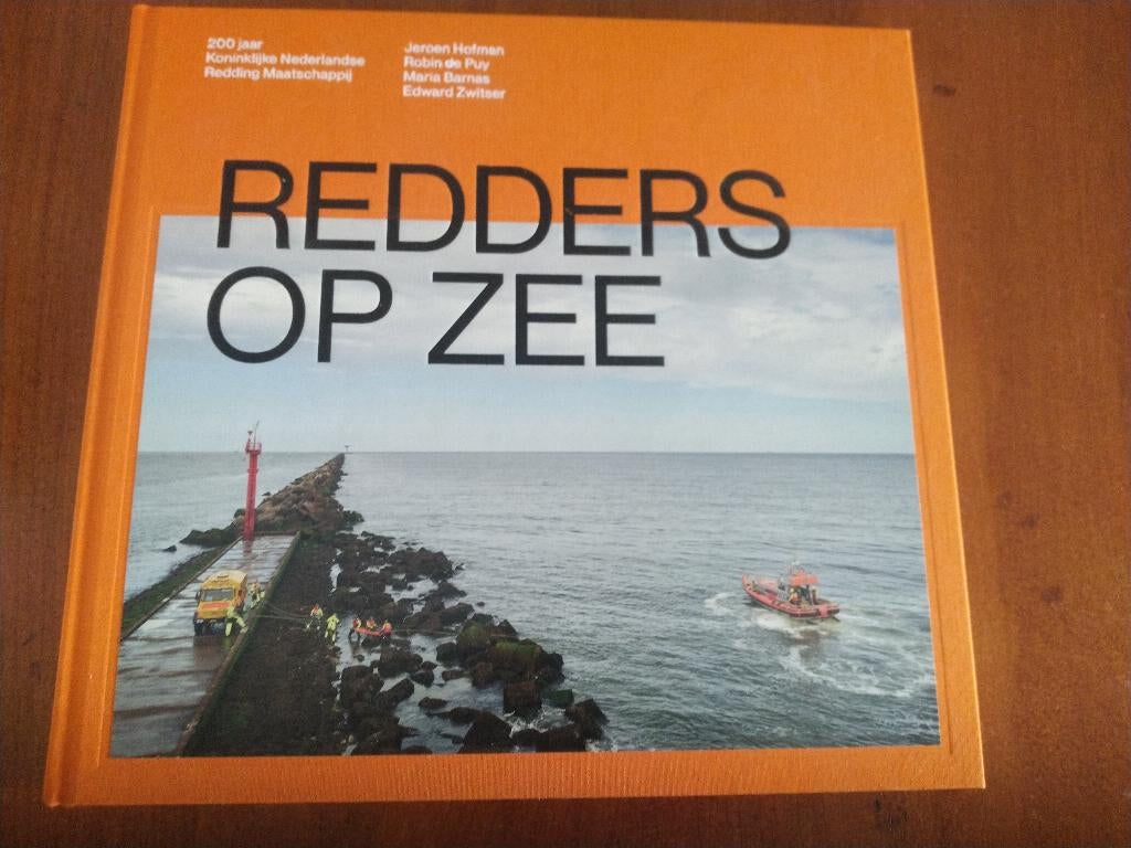 Boek KNRM 200 jaar 'Redders op zee' is een eenmalige uitgave, Boeken, Ophalen of Verzenden, Nieuw, Diverse