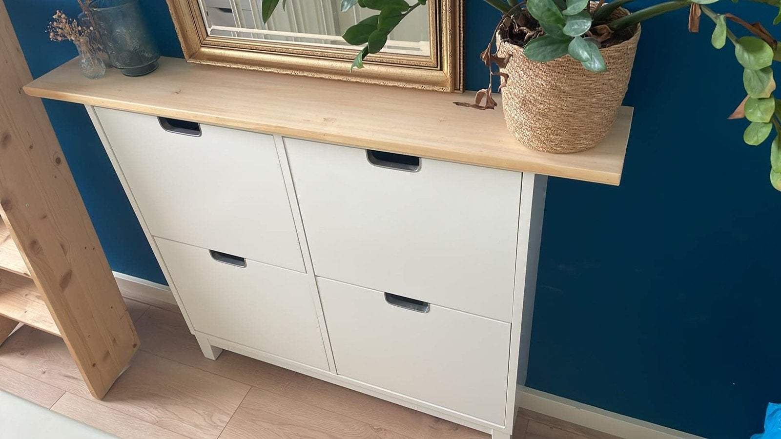 Shoe storage with wooden plank, Huis en Inrichting, Kasten | Schoenenkasten, Ophalen, Zo goed als nieuw