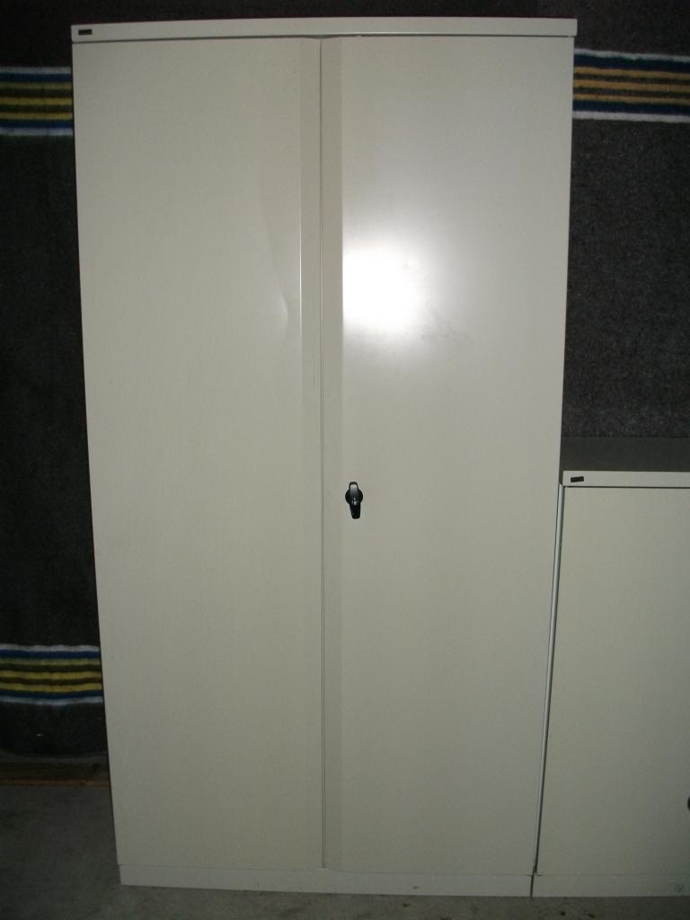 Stalenkast, draaideurkast, tweedeur kast