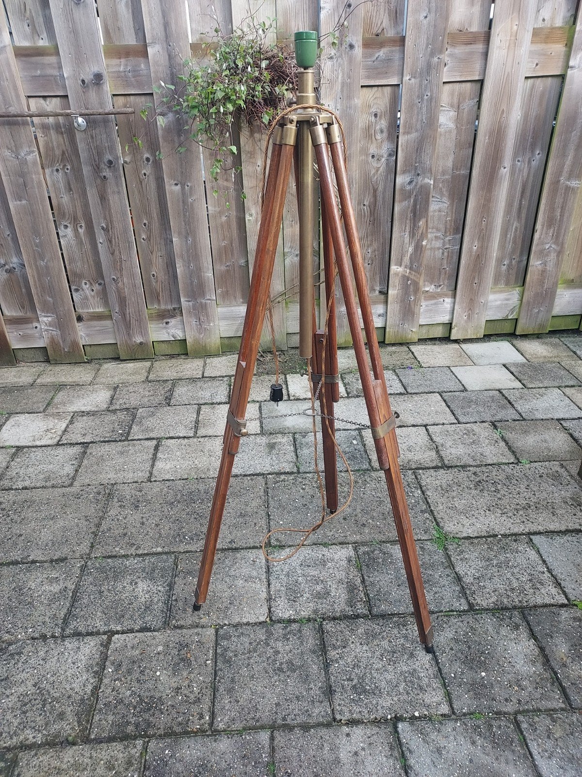 Landmeterstatief met fitting
Robuuste uitvoering
Graag react, Antiek en Kunst, Ophalen of Verzenden