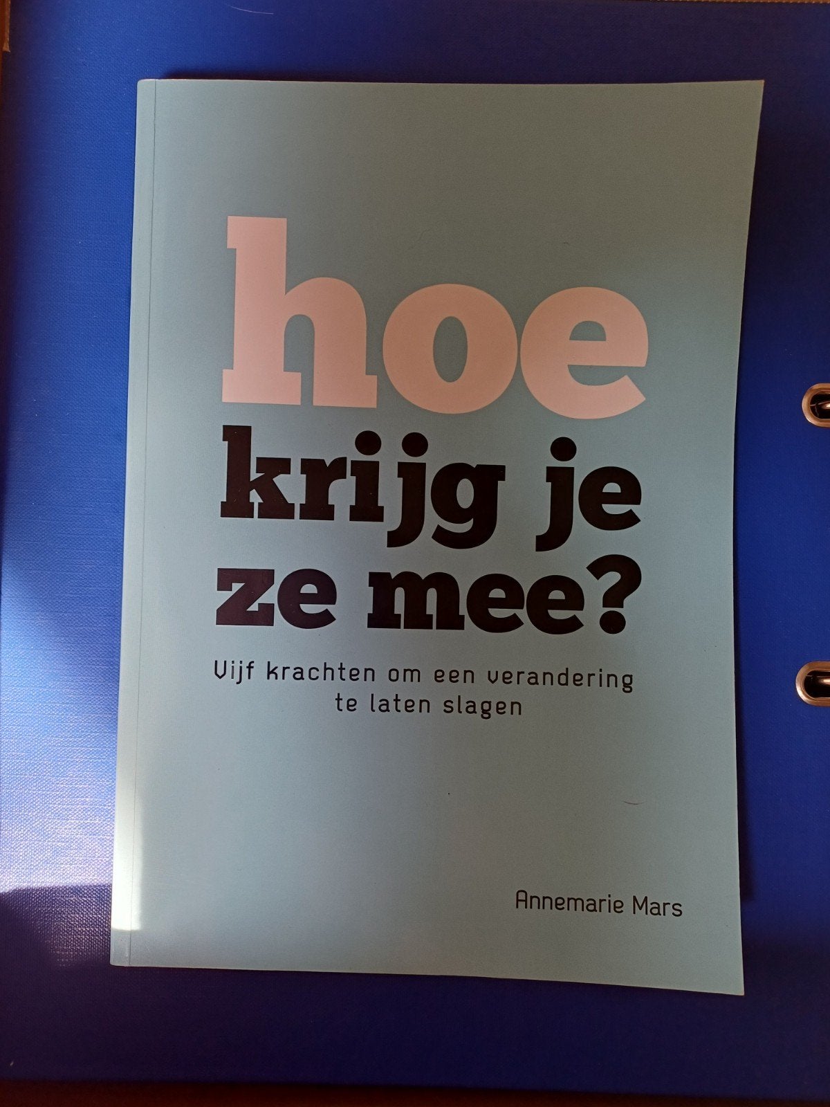 Annemarie Mars - Hoe krijg je ze mee?, Boeken, Ophalen of Verzenden, Zo goed als nieuw, Annemarie Mars