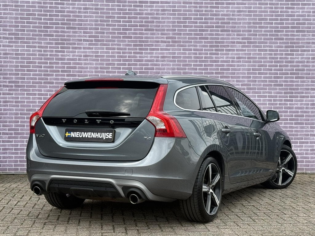 Volvo V60 2.0 T4 Business Sport | Trekhaak | 190 PK! | Bi Xe, Gebruikt, Euro 6, 1969 cc, 1600 kg