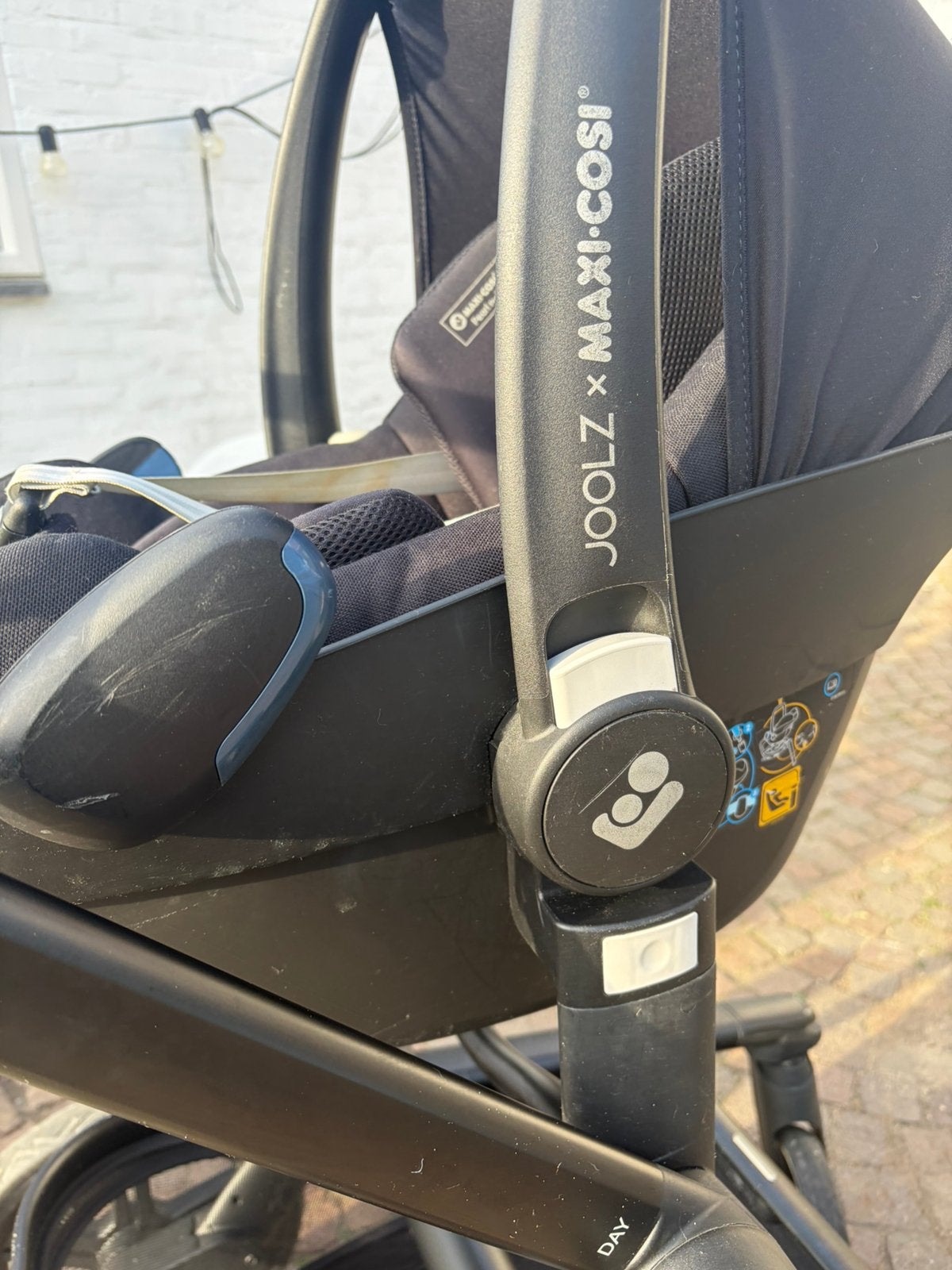 Foto 4 van Joolz day 3 incl maxi cosi en isofix base