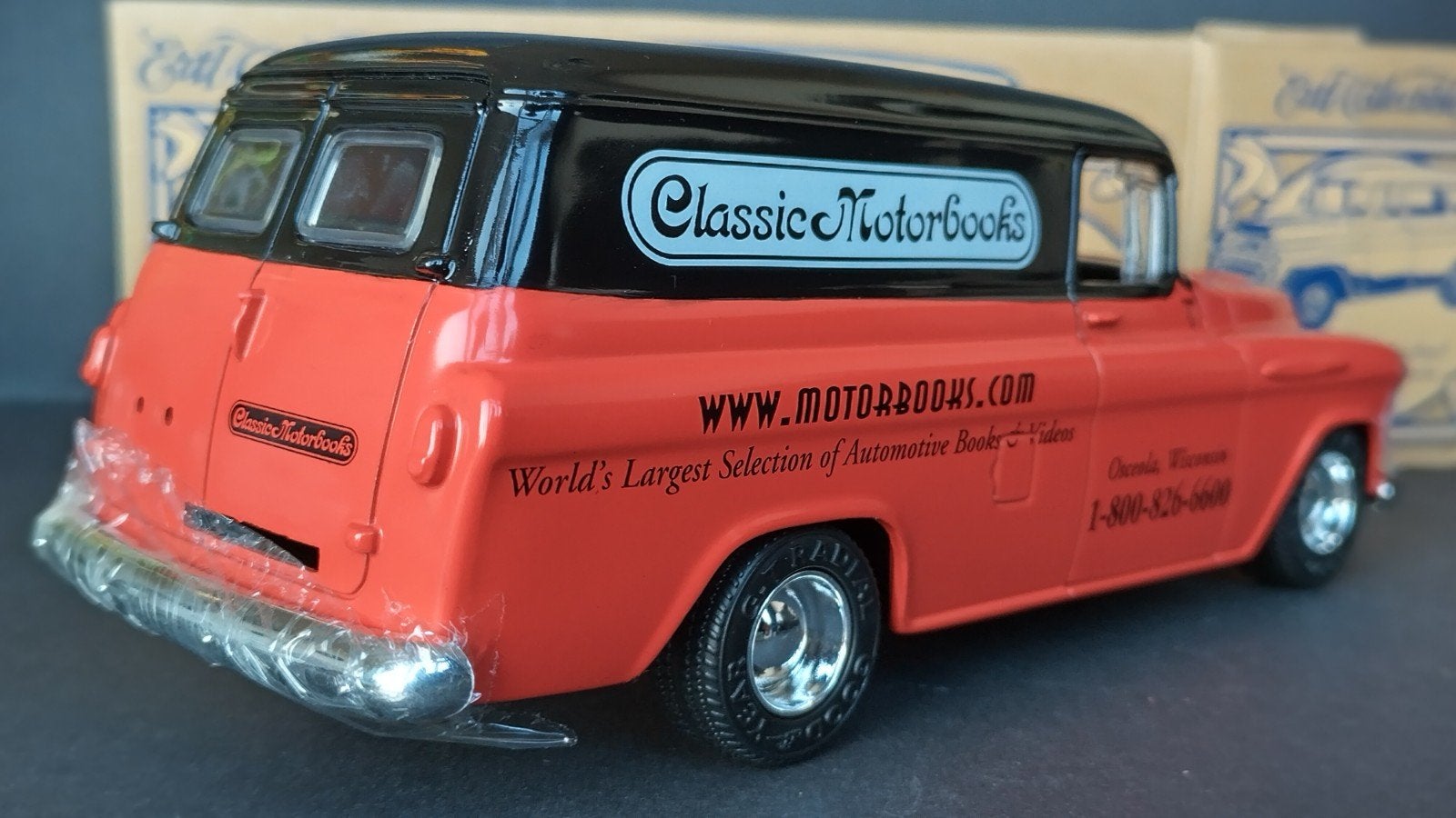 Chevrolet Suburban 1957 1:24 Ertl Collections Pol, Hobby en Vrije tijd, Overige merken, Auto, Verzenden, .