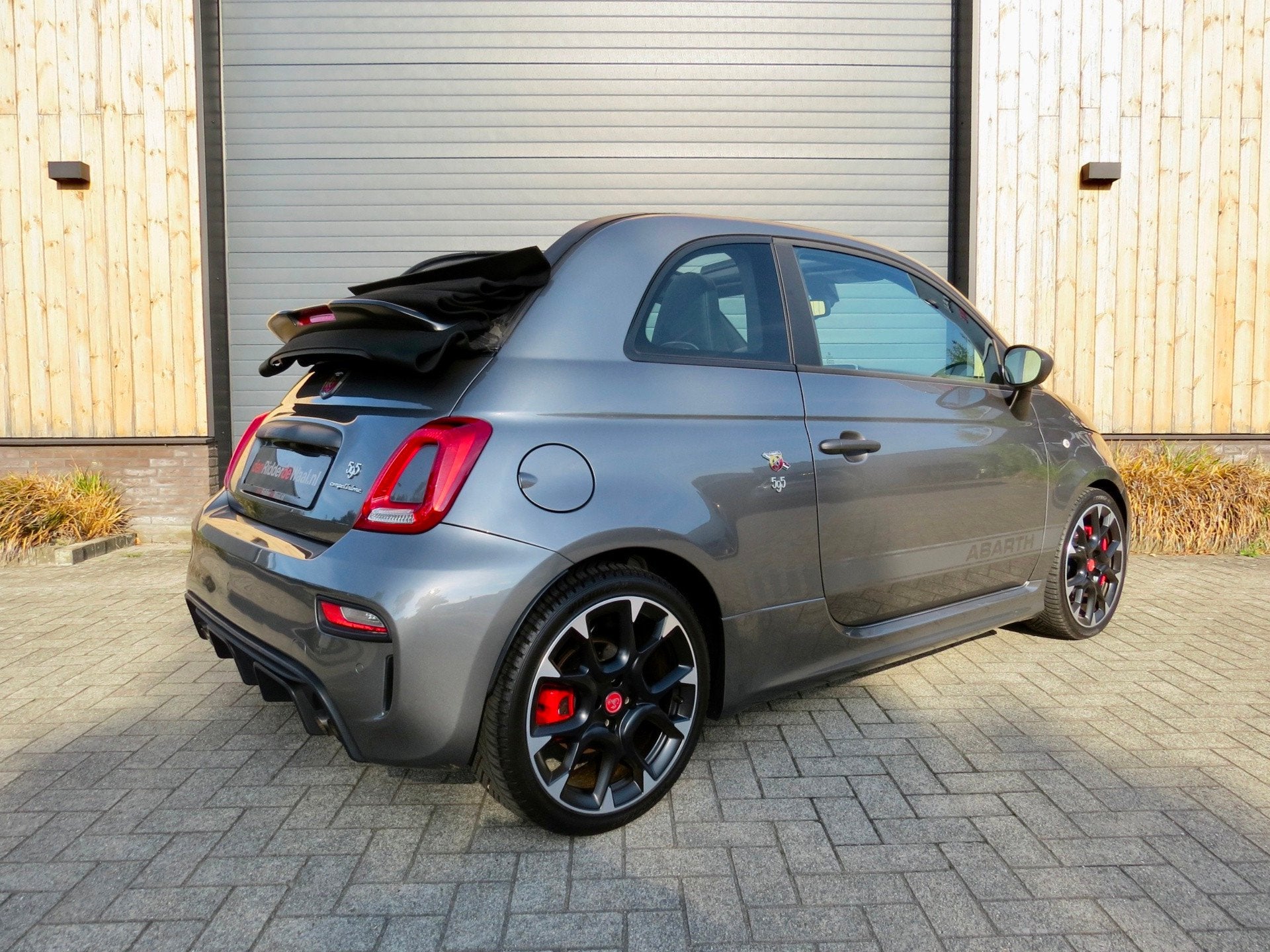Abarth 500 C 1.4 T-Jet Abarth Competizione *180pk *Leder, Voorwielaandrijving, Euro 6, 4 cilinders, Cabriolet