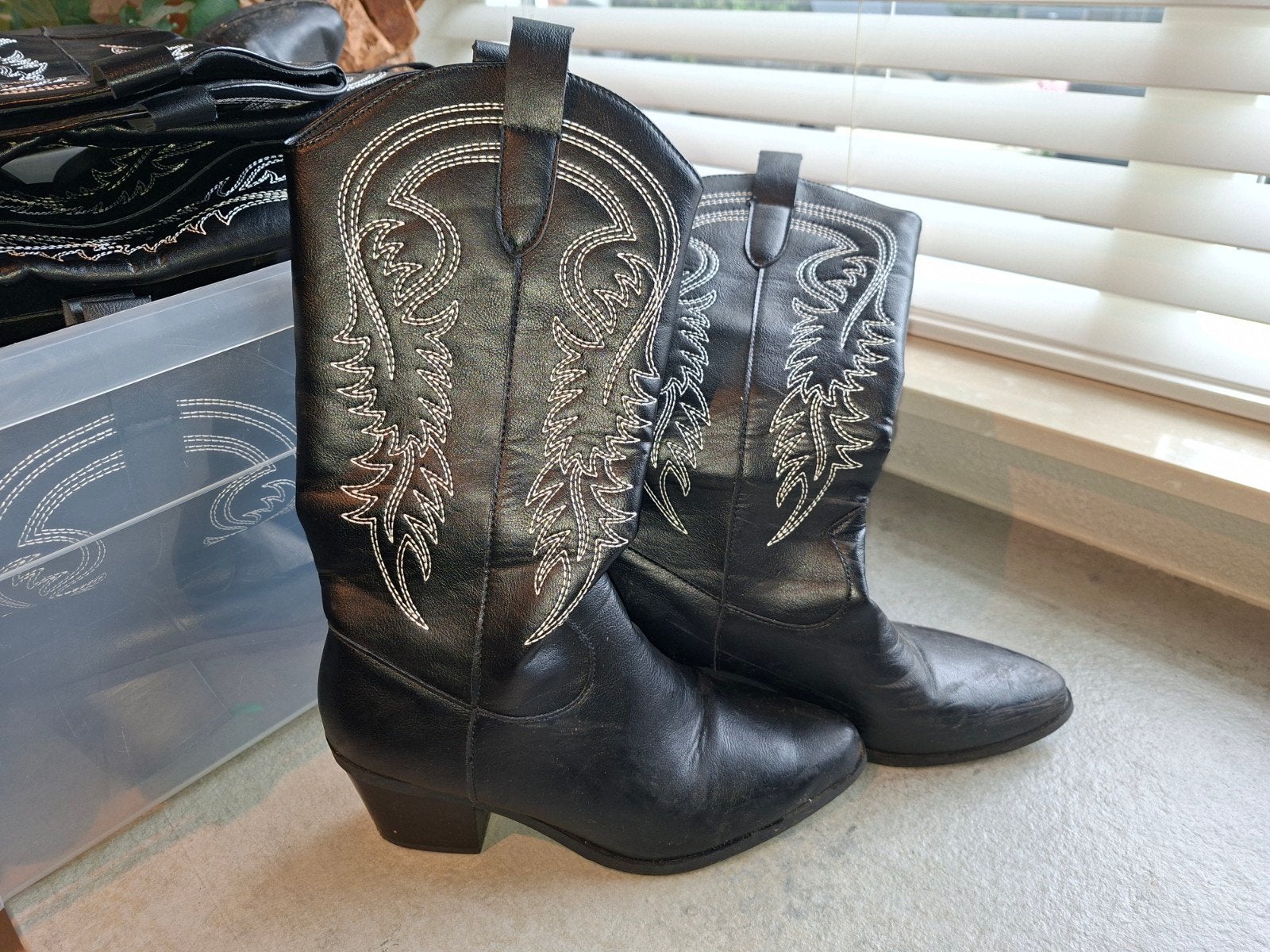 Zwarte cowboylaarzen met witte stiksels, Ophalen of Verzenden, Gedragen, Zwart, Hoge laarzen