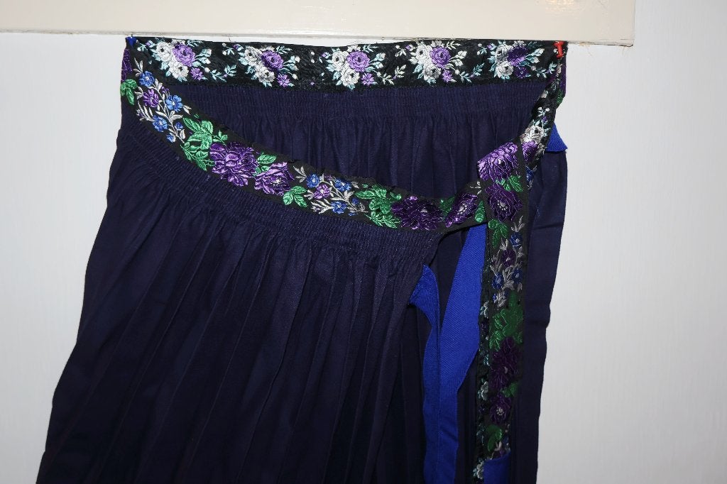 schort met gebloemde zijden boorden;Staphorster klederdracht, Ophalen of Verzenden