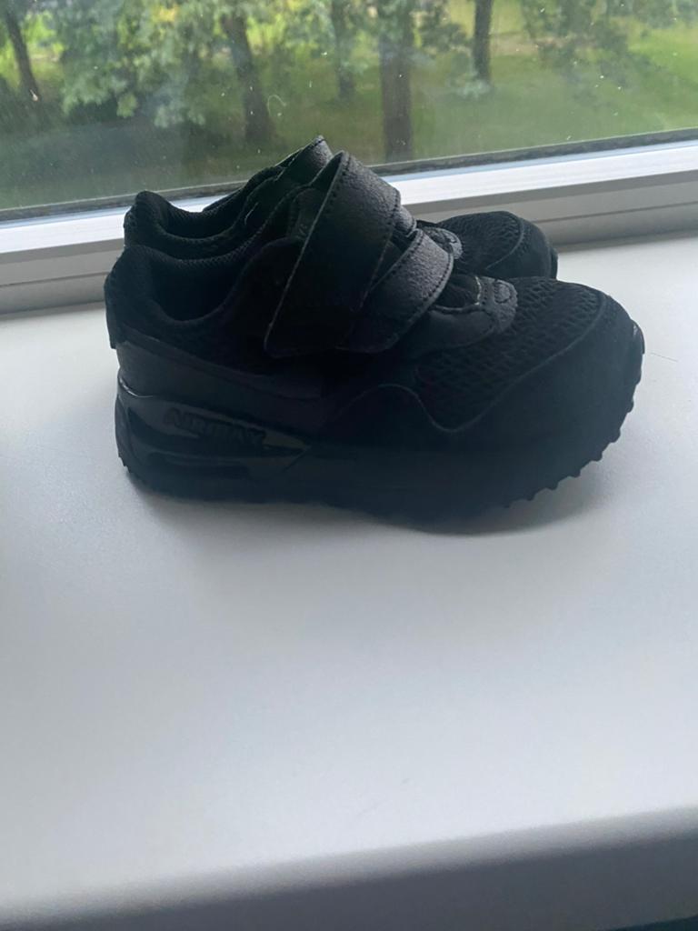 Zwarte Nike AIRMAX schoenen maat 25, Schoenen, Ophalen of Verzenden, Zo goed als nieuw, Jongen