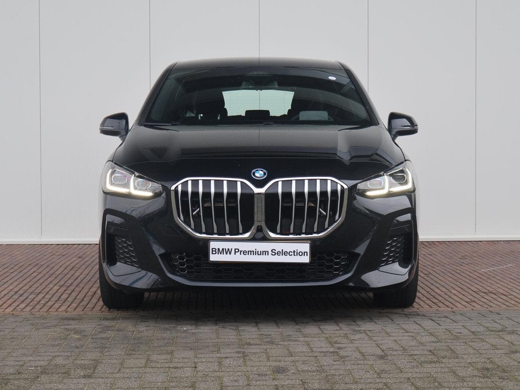 BMW 2 Serie Active Tourer 230e xDrive / M-Sportpakket / Harm, Auto's, BMW, Automaat, 12 maanden, Gebruikt, 1820 kg