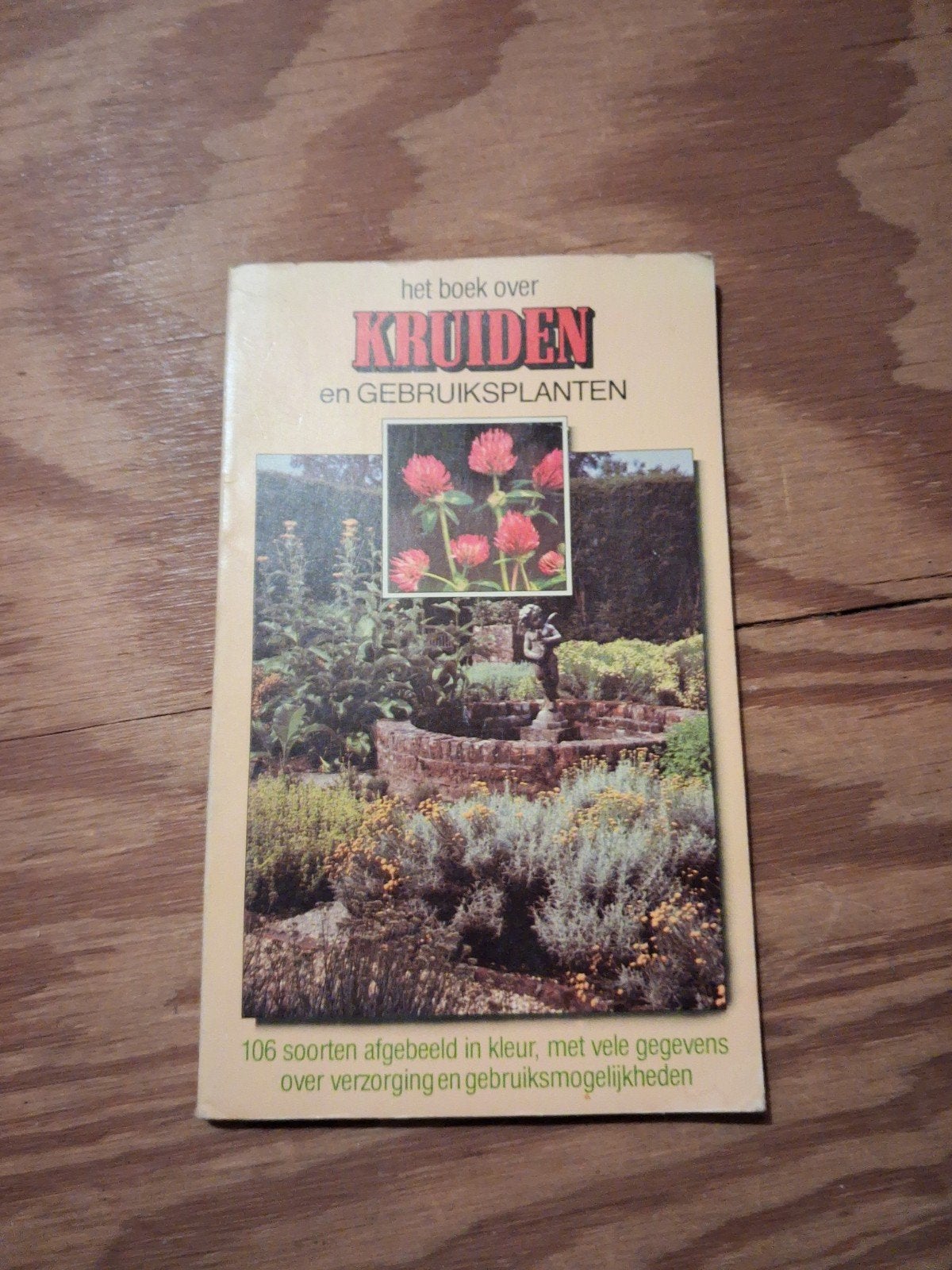Het boek over Kruiden en Gebruiksplanten - Vroom & Dreesmann, Ophalen of Verzenden, Gelezen, Onbekend, Tuinieren en Tuinplanten