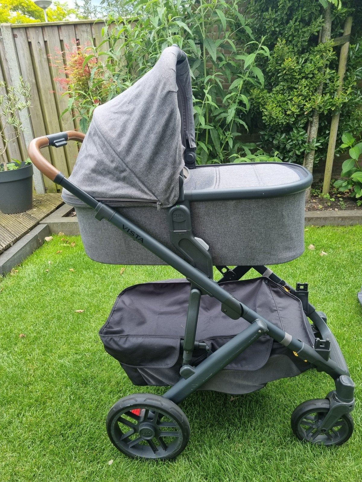 Zeer nette complete UPPAbaby Vista V2 kinderwagen 2in1 grijs, Kinderen en Baby's, Kinderwagens en Combinaties, Ophalen, Overige merken