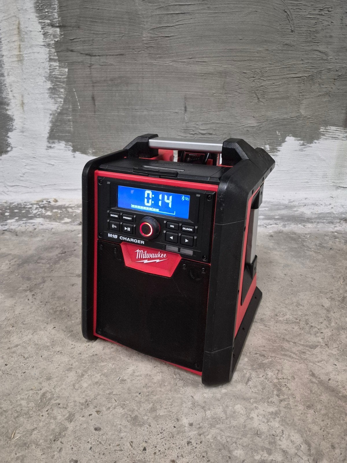 Milwaukee M18RC radio DAB en bluetooth, Doe-het-zelf en Verbouw, Ophalen of Verzenden, Minder dan 150 ampère, Overige typen