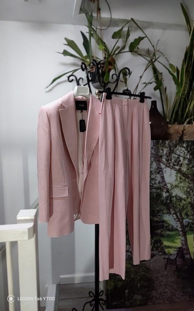 Maje Maje Roze Pak - Jasje en Broek - Nieuw met kaartjes, Kostuum of Pak, Nieuw, Ophalen of Verzenden, Maje