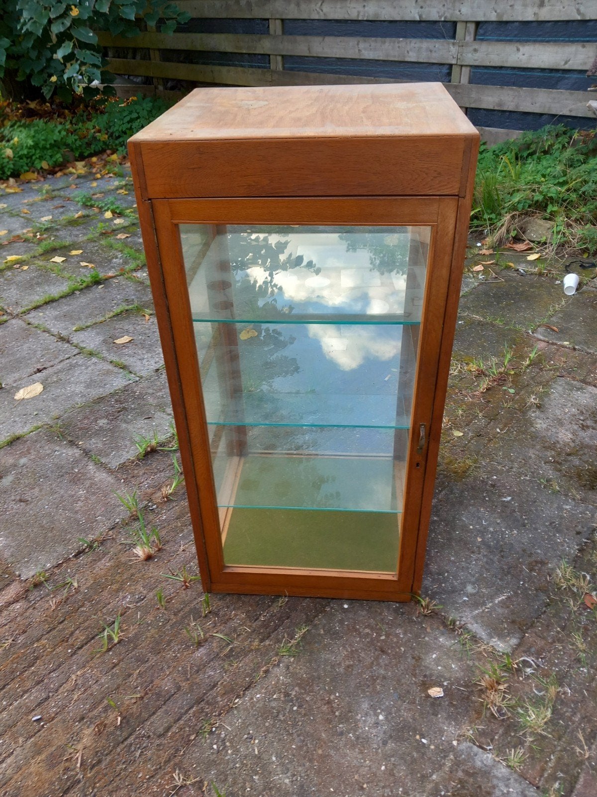 Antieke houten vitrinekast met glazen planken 50x52,5x105cm, Ophalen