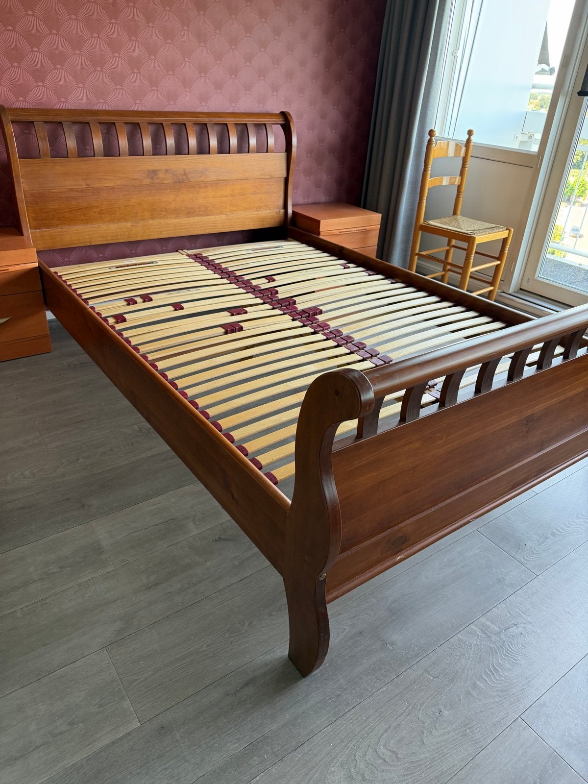 Houten tweepersoonsbed met lattenbodem, Huis en Inrichting, Slaapkamer | Bedden, Ophalen, Gebruikt, Bruin, Tweepersoons