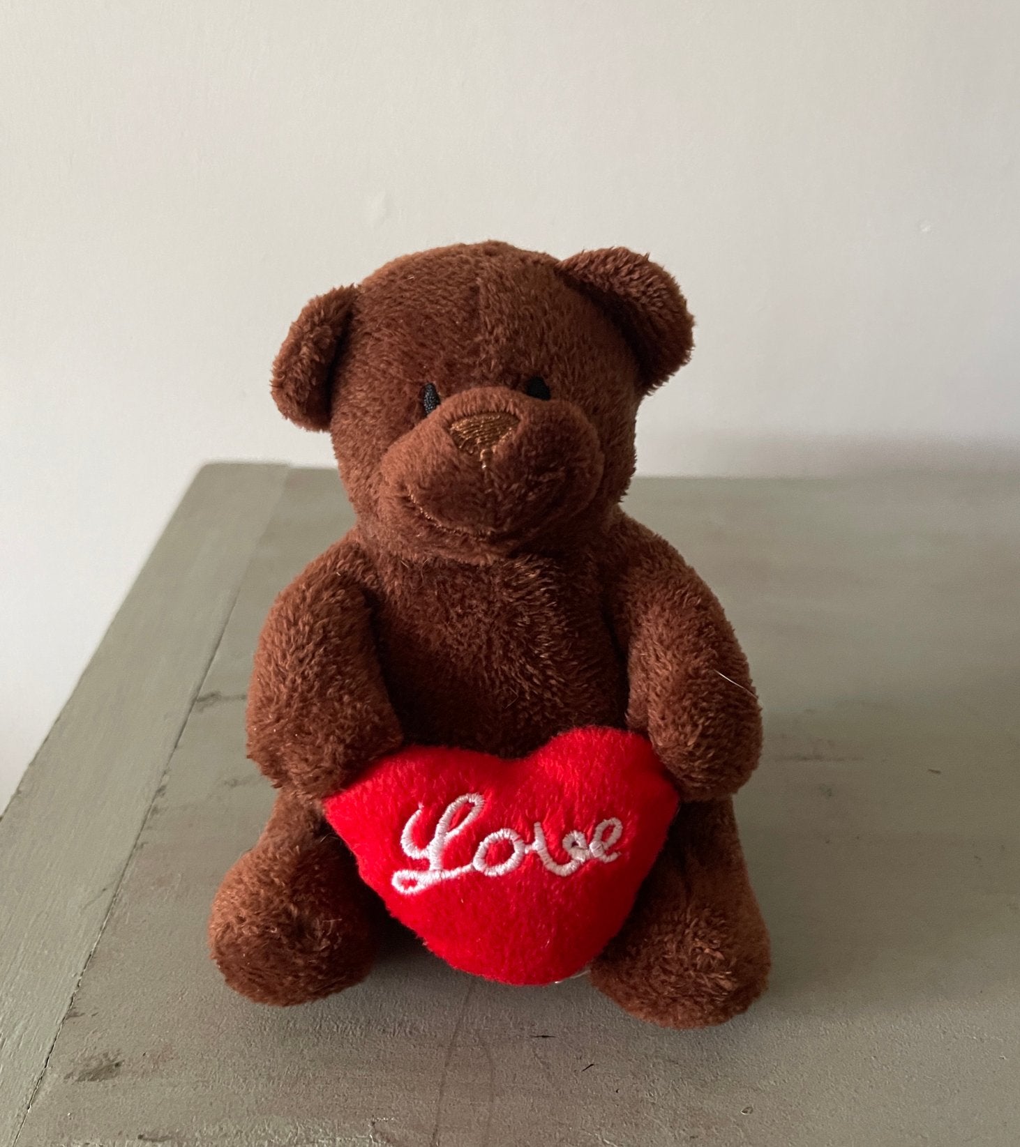 Klein knuffelbeertje met hartje ‘love’, Ophalen of Verzenden, Zo goed als nieuw, Stoffen beer, Overige merken