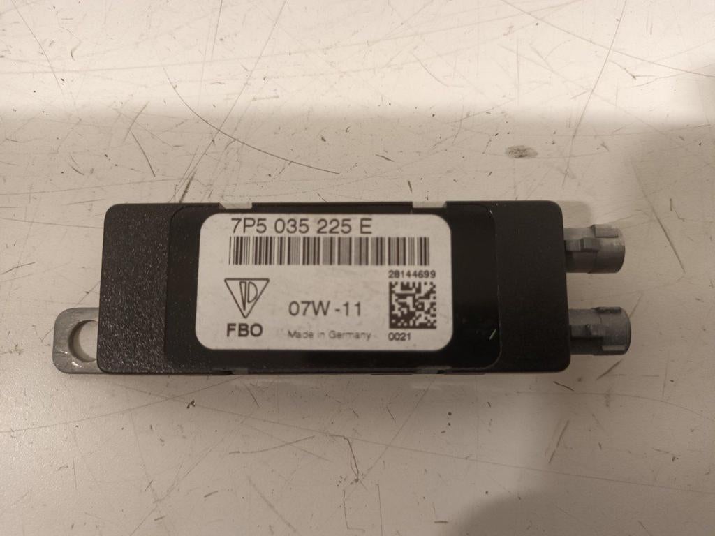 Antenne versterker Porsche Cayenne, Ophalen of Verzenden, Van der Ven Autorecycling B.V., Onderdelen@venauto.nl, Ettenseweg 76, 4706 PB Roosendaal, The Netherlands