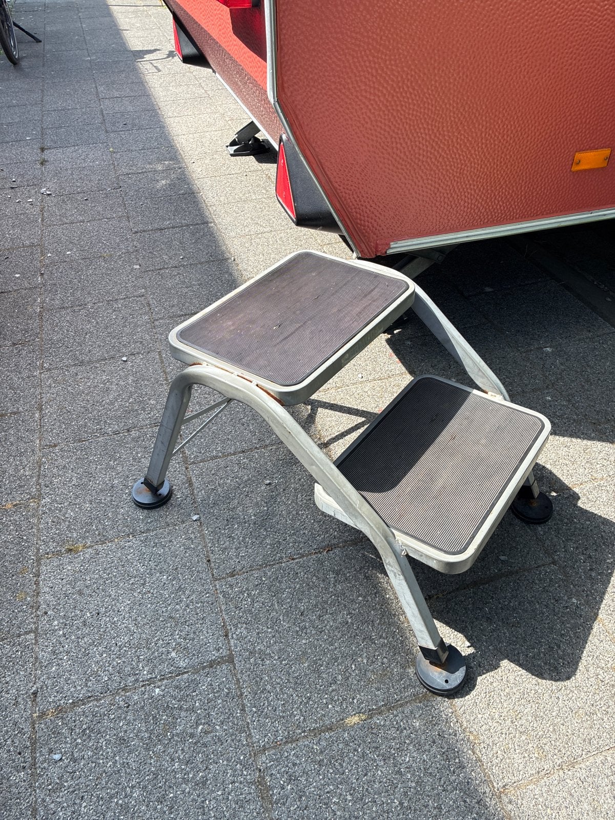 Gebruikte 2-tredige caravan opstap, Ophalen, Gebruikt