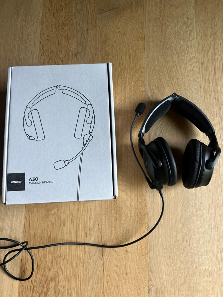 Bose A30 Aviation Headset Bluetooth (Dual Plug), Ophalen of Verzenden, Zo goed als nieuw, Over-ear