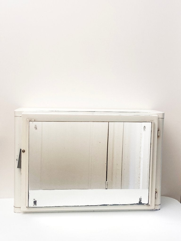 Vintage jaren 30/50 metalen medicijnkastje met spiegel, Huis en Inrichting, Kasten | Overige, Ophalen, Gebruikt