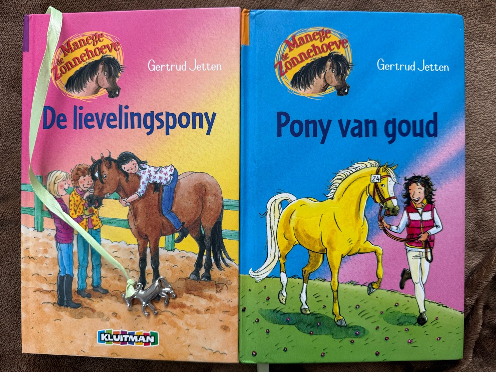 Manege de Zonnehoeve: De lievelingspony & Pony van goud, Ophalen of Verzenden, Zo goed als nieuw, Fictie