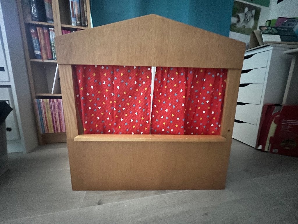 Houten poppenkast met gordijn + set van 15 handpoppen, Ophalen, Gebruikt, Overige typen
