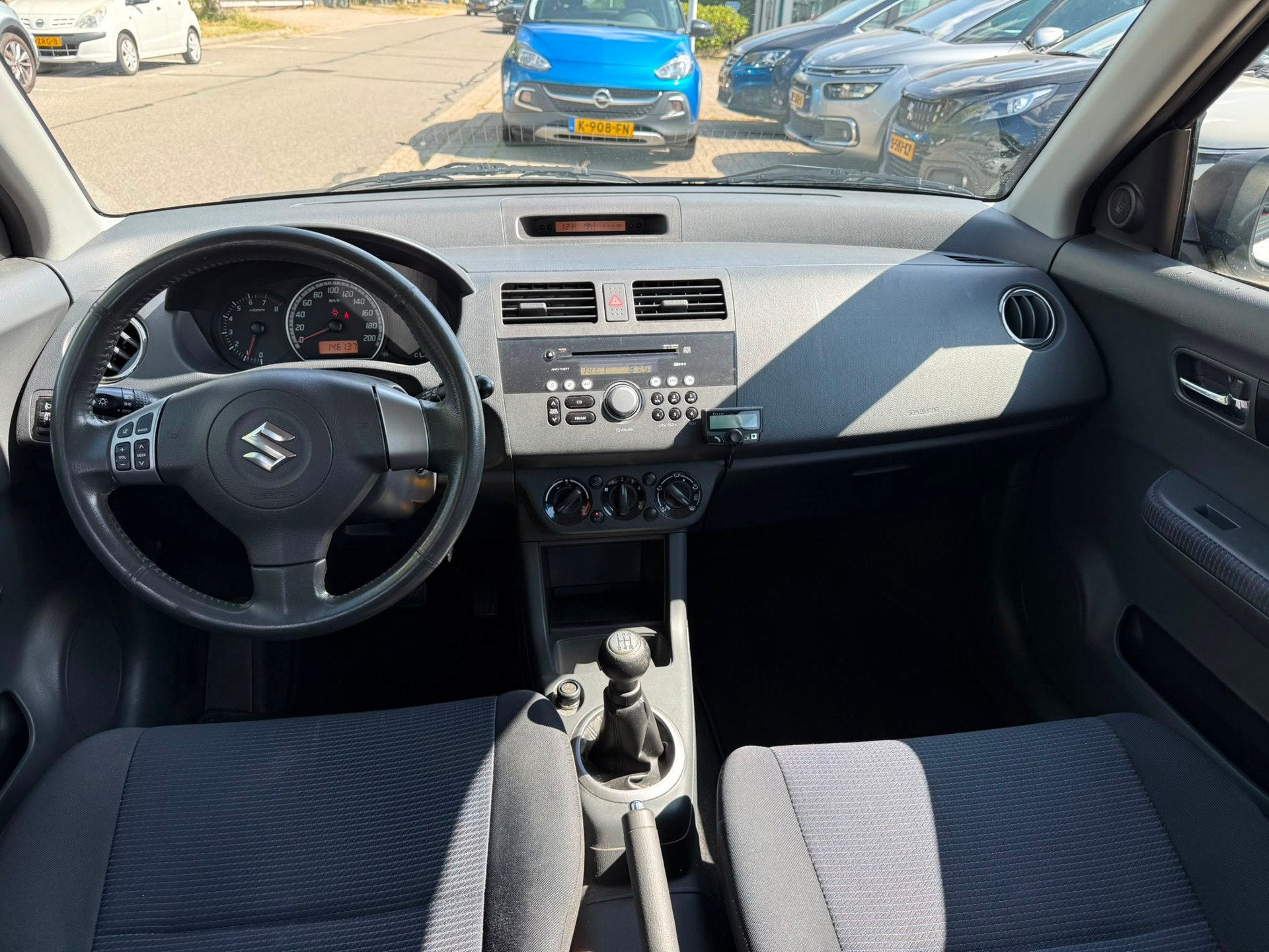 Suzuki Swift 1.3 Shogun, Airco, nieuwe koppeling, Bak, NAP, Voorwielaandrijving, Stof, 400 kg, Origineel Nederlands