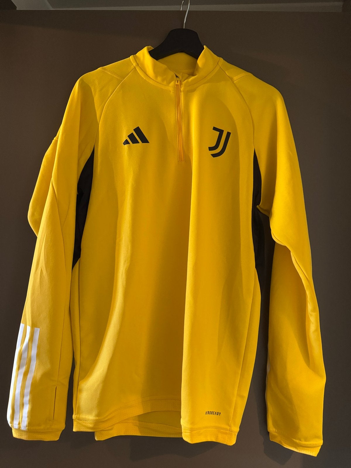 Adidas Juventus Trainingstrui Maat M Geel, Maat 48/50 (M), Geel, Ophalen of Verzenden, Zo goed als nieuw